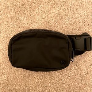 Lululemon Everywhere Belt Bag - Black